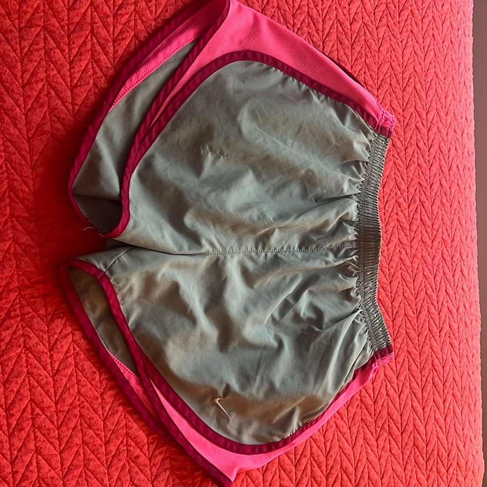 Nike shorts, S